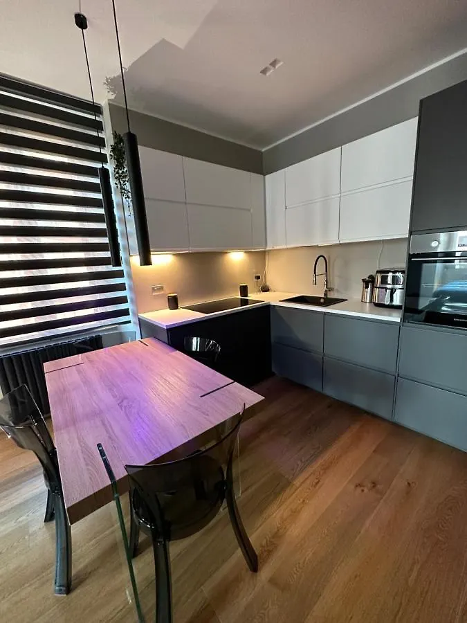 Lr Deluxe Apartments - Fondazione Prada - Metro M3 밀라노 0*,  이탈리아