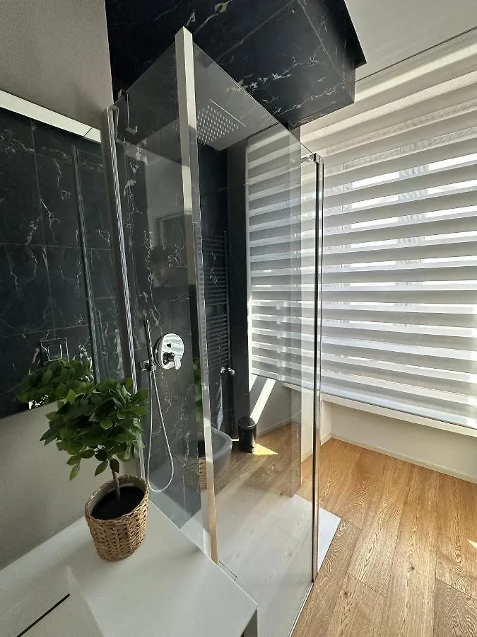 Lr Deluxe Apartments - Fondazione Prada - Metro M3 밀라노 0*,  이탈리아